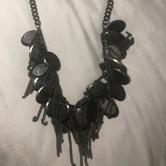 Metallic gray necklace - Picture 2 of 5